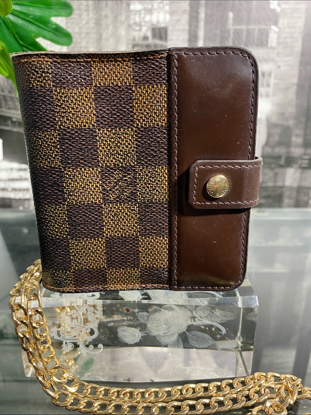 Authentic Louis Vuitton Brown Damier compact  Zipper Wallet